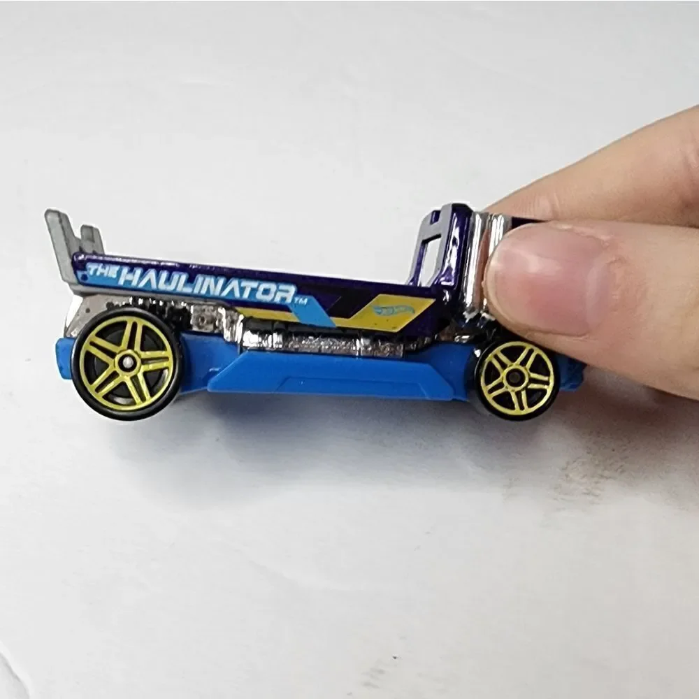 THE HAULINATOR / Hot Wheels 2014 Scale Diecast Model Truck #B42